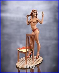 Action Figure Selfie girl Collectible Miniature Painted 1/24 scale 75 mm