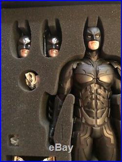 HOT TOYS THE DARK KNIGHT RISES BATMAN 1/6th SCALE FIGUE DX12