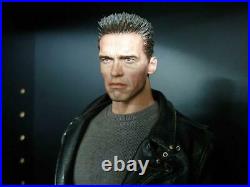 Hot Toys 1/6 Terminator 2 Judgment Day T-800 MMS117 Scale Figure