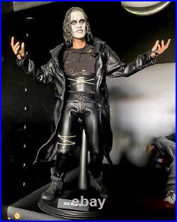 Hot Toys Eric Draven The Crow 1/6 Scale 12 Action Figure with Stand