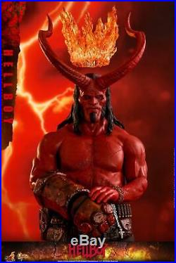 Hot Toys Hellboy 1/6th scale Hellboy Collectible Figure MMS527