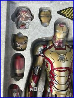 Hot Toys Iron Man 3 Mark XLII, MMS197-D02, USED, 1/6TH SCALE COLLECTIBLE FIGURE