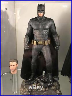 Hot Toys Justice League 1/6 scale Batman Collectible Figure MMS455