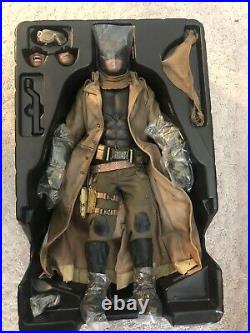 Hot Toys MMS372 Batman V Superman Dawn of Justice Knightmare 1/6 Scale