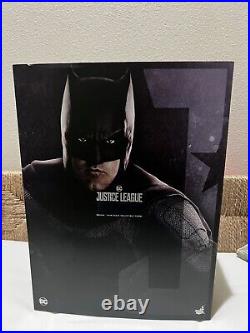 Hot Toys MMS456 Deluxe Version Justice League 1/6 Scale Batman Action Figure