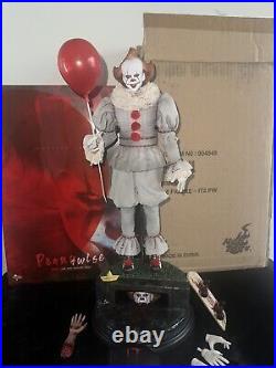 Hot Toys MMS555 It Chapter Two Pennywise 1/6 Scale Collectible Action Figure