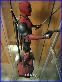 Hot Toys MMS 490 Deadpool 2 1/6 Scale Action Figure USED