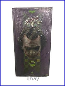 Hot Toys THE DARK KNIGHT THE JOKER 1/4 Scale Action Figure