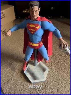 Superman Sixth Scale Action Figure Sideshow Exclusive Edition with Metallo Head